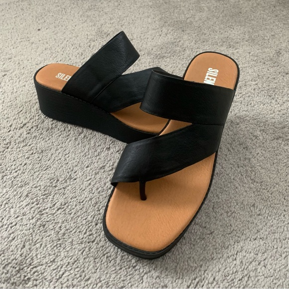SILENT D Undonestto Platform Slide Sandal - Picture 8 of 9